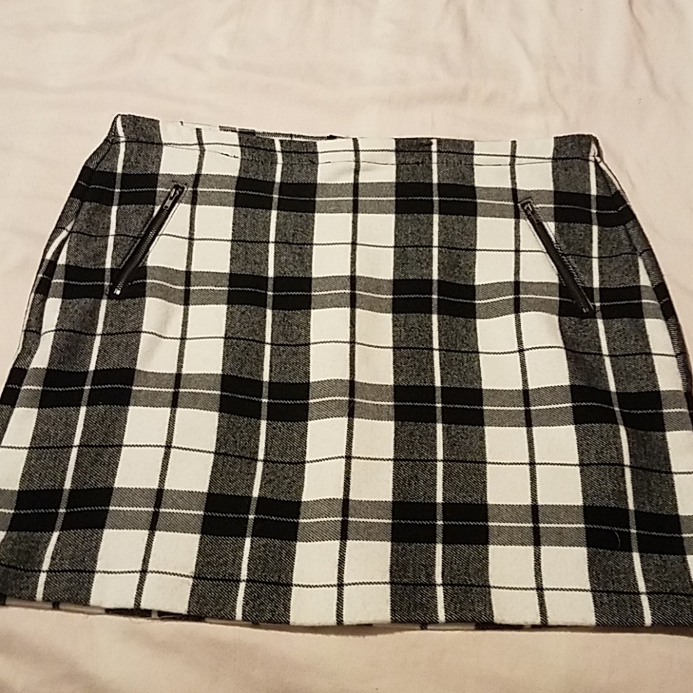 Black and white plaid skirt